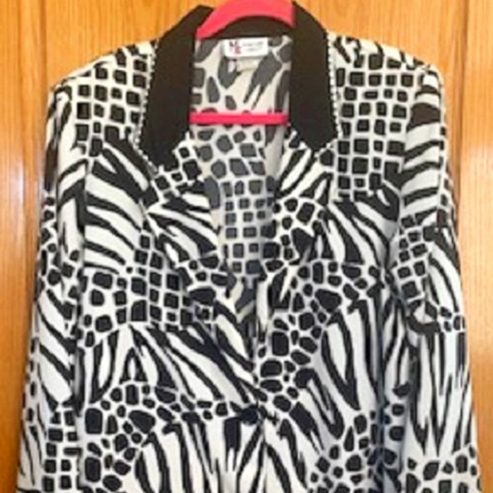 Maggie Sweet Blazer Jacket White & Black Animal Print 2 Button-Front Sz: L